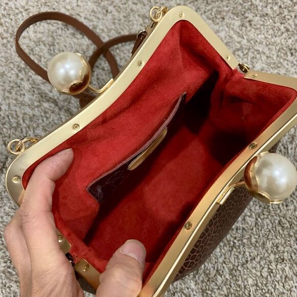 Brown Handmade Embossed Cowhide, Big Pearl Kisslock Clutch/Wristlet/Crossbody - Picture 15 of 15